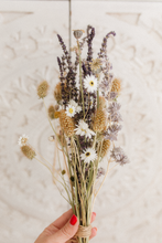 Dried flower bunch, purple, beige, scabious, poppy, verbena, strawflower,  RTS