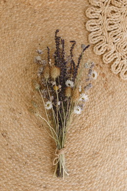 Dried flower bunch, purple, beige, scabious, poppy, verbena, strawflower,  RTS