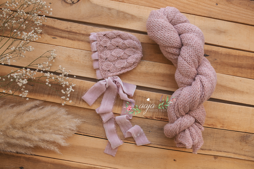 Baby newborn bonnet with velvet details and wrap set, Dusty blush pink, made to order